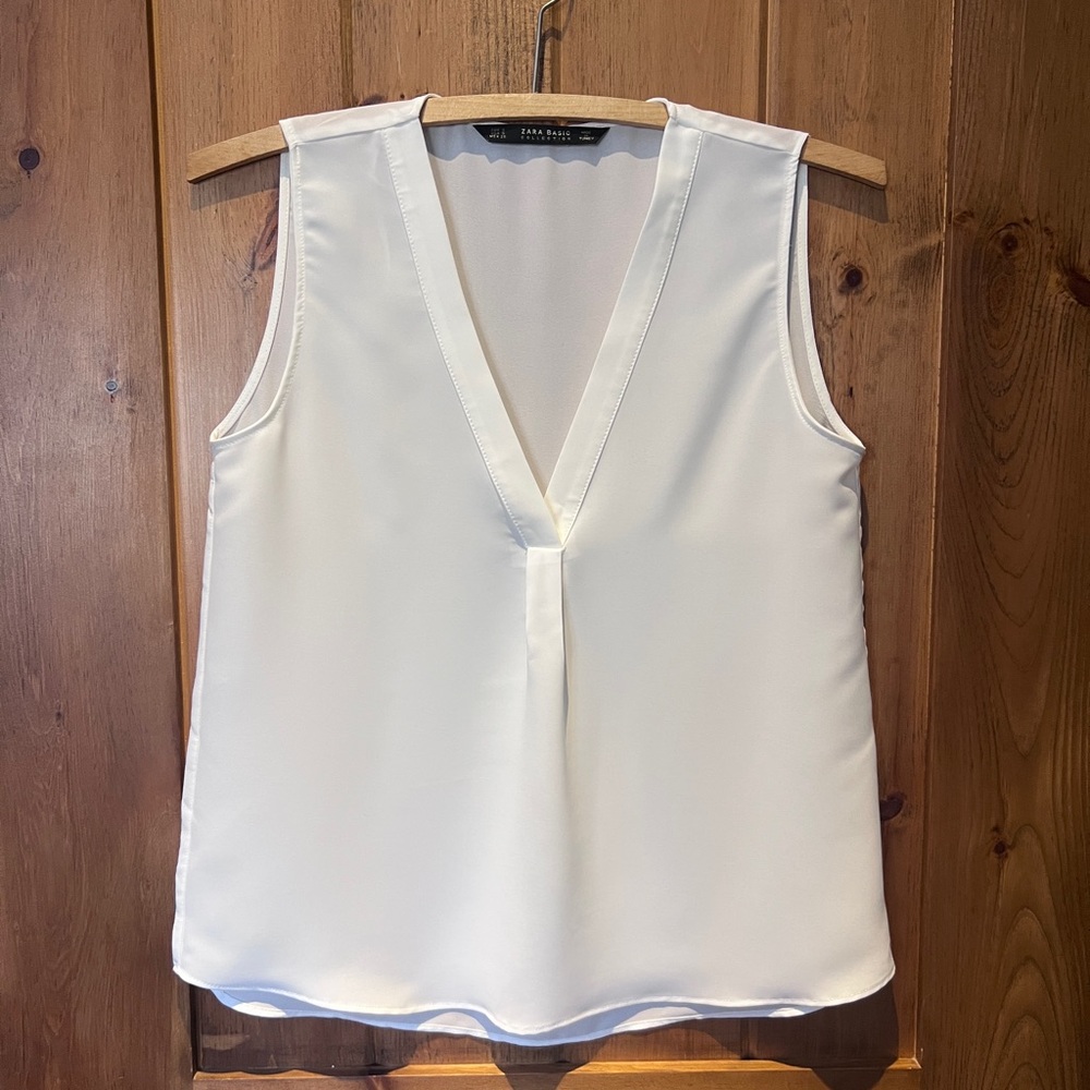 Zara V-Neck Sleeveless Blouse